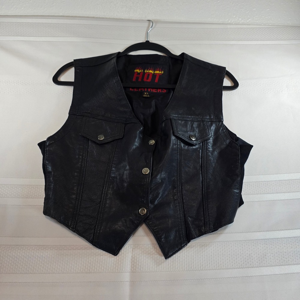 Hot leathers motorcycle vest with panther painted on the back